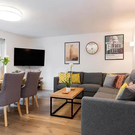 Spacious 3 Bedroom Apt In Covent Garden